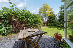 Garden looking onto lawn- click for photo gallery